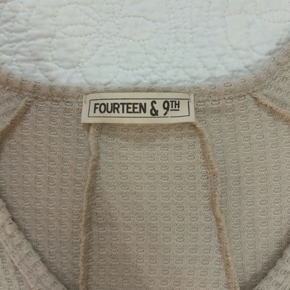 Lizard Thicket NWT Cream Puff Sleeve Blouse with Tie Front and Ribbed Texture - Picture 2 of 10